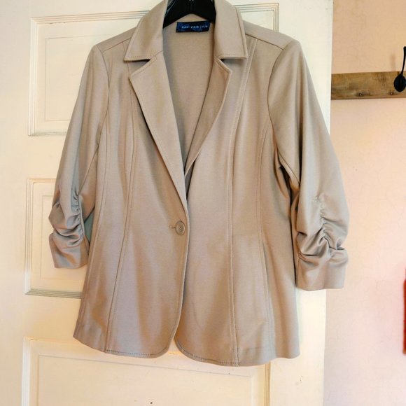 Susan Graver Tan Blazer with ruched sleeves size small - Picture 1 of 6